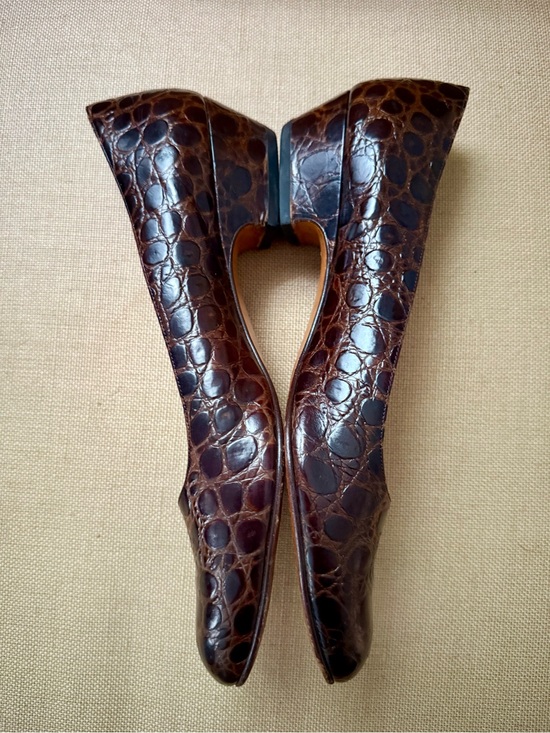 Salvatore Ferragamo Shoes - Vintage Salvatore Ferragamo Brown Croc Embossed Leather Pumps Sz 9 AAA Italy